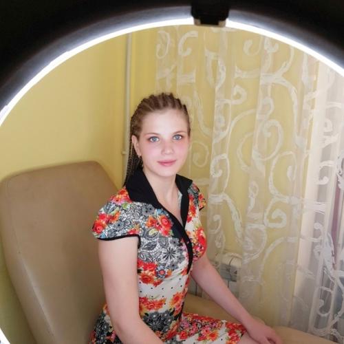 Можно из своих волос сделать 2 причёски. 01