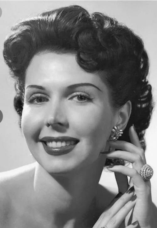 Женские прически 50 х /пост можно листать. 08