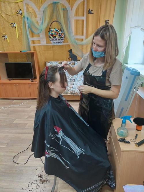 Одним из элементов подготовки к такому важному событию как новый учебный год, является стрижка. 05