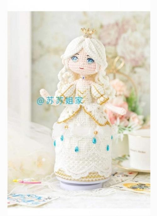 Ирацибета фон кримс (также известная как красная королева; англ. 01