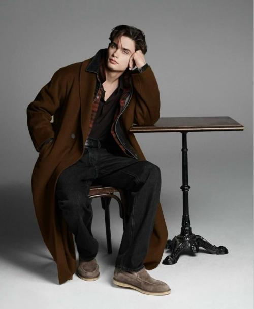 19-Летний российский манекенщик с аутизмом снялся в рекламе с Натальей Водяновой. 02