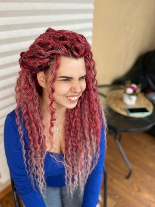 Вам наскучила обычная прическа и вы думаете, чтобы такого сделать с волосами, чтобы не надолго и безвредно? 03