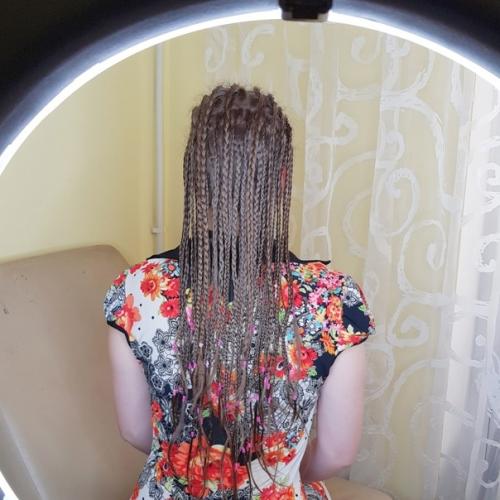 Можно из своих волос сделать 2 причёски. 02