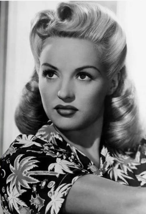 Женские прически 50 х /пост можно листать. 04