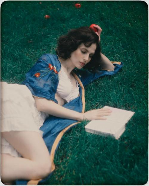 Юлия снигирь в винтажном нижнем белье в новой романтической фотосессии. 02