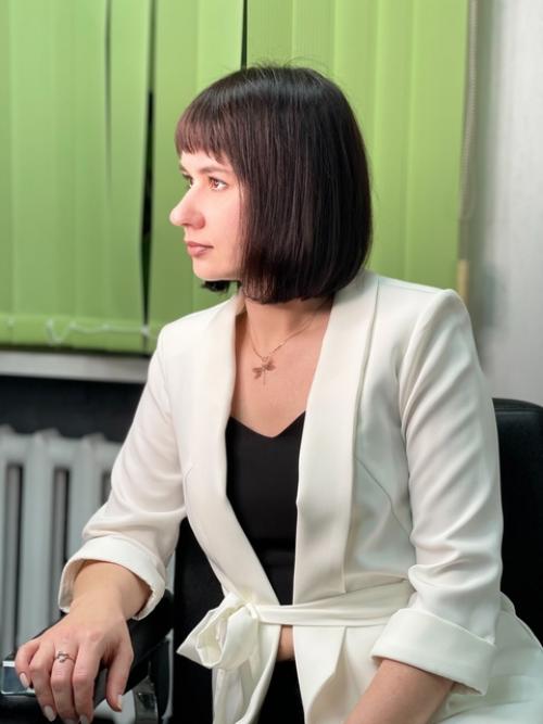 Стрижка каре - это не только стильно, но и практично. 01