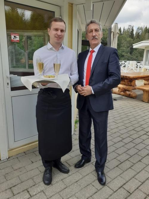 Последние дни лета выдались на удивление тёплыми, солнечными и безветренными. 09