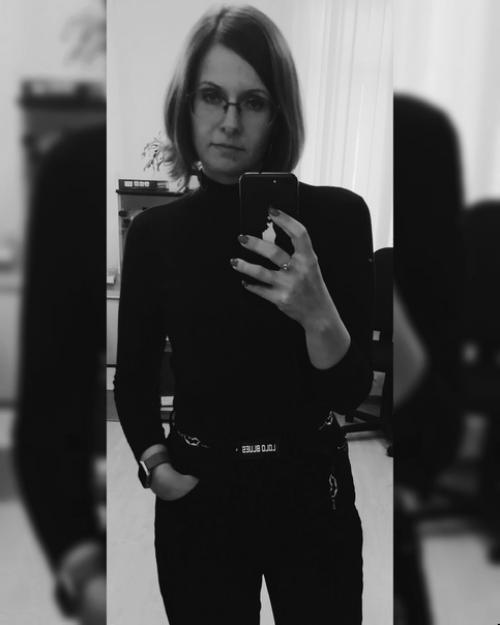 В писательском доме, в подвале, включив ослепительный свет, фотограф сказал мне: едва ли. 01