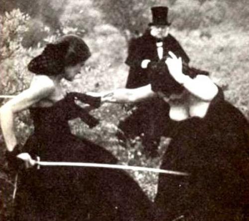 Дамские дуэли.  Дуэль считается прерогативой мужчин, они сходились в смертельных поединках из-за задетой чести, либо за дам своего сердца. 02