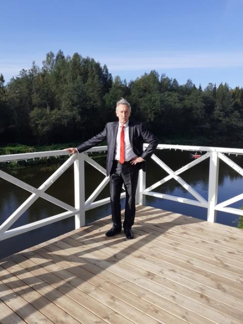 Последние дни лета выдались на удивление тёплыми, солнечными и безветренными. 04