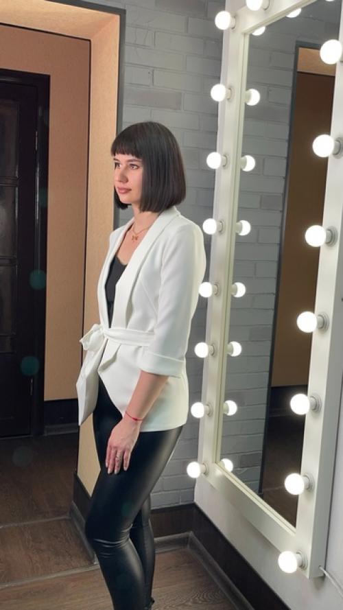 Стрижка каре - это не только стильно, но и практично. 02