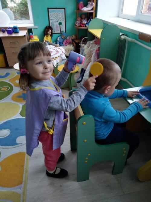 Кто же сделает прическу. 01