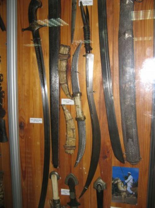 Хопеш.  Египетский, или ханаанский меч - серп хопеш (кхопеш) - относится к виду холодного оружия с изогнутым клинком и односторонней заточкой. 06 Хопеш.  Египетский, или ханаанский меч - серп хопеш (кхопеш) - относится к виду холодного оружия с изогнутым клинком и односторонней заточкой. 06