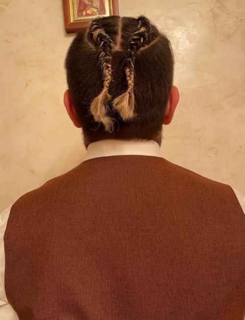 Последние годы прическа из брейдов у мужчин вышла за рамки круга реперов и стала модной и популярной прической на каждый день. 01