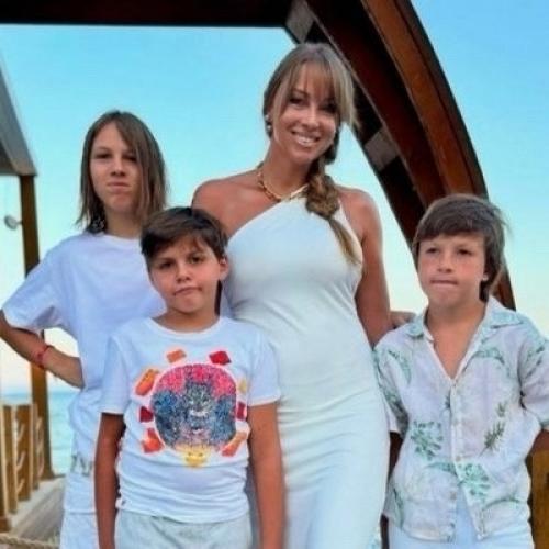 Недавно Айза лилуна - ай сделала очень откровенное заявление, назвав романа товстика и Полину Диброву Убогой Парочкой. 03