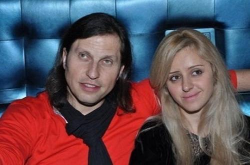 Нет, рева не женился на другой. 02