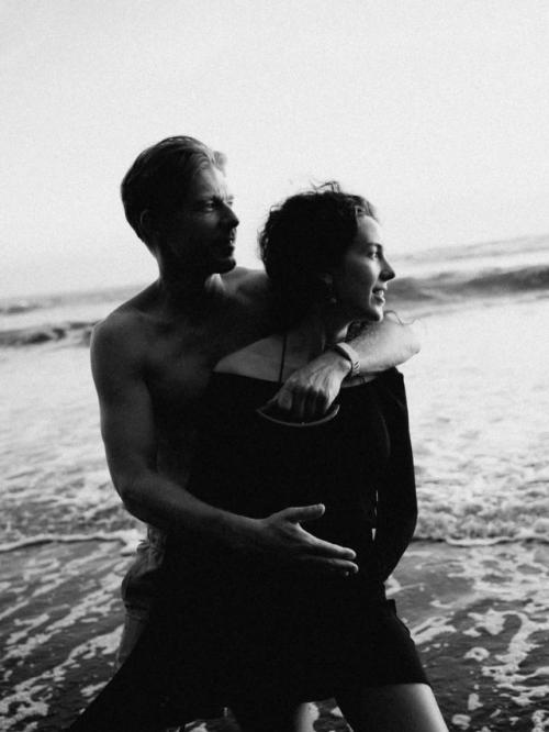 Недавно в соцсетях появились кадры с Никитой Ефремовым и Софьей Гершевич на Бали. 04