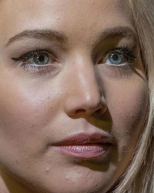 Фотосессия vs реальность: как на самом деле выглядят звезды вблизи. 05