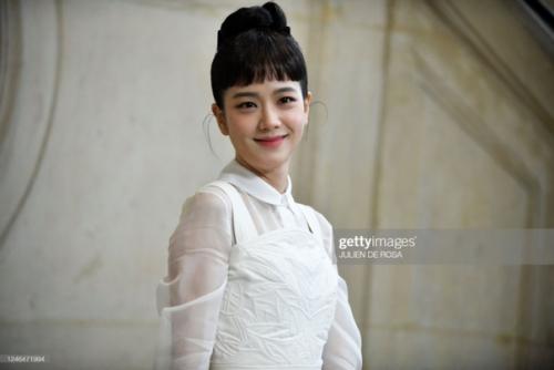 Нетизены в восторге от джису из Blackpink в образе Одри Хепберн. 01