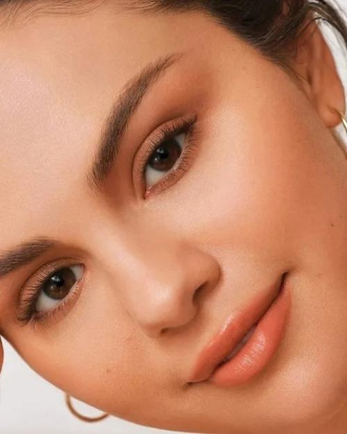 Фотосессия vs реальность: как на самом деле выглядят звезды вблизи. 06