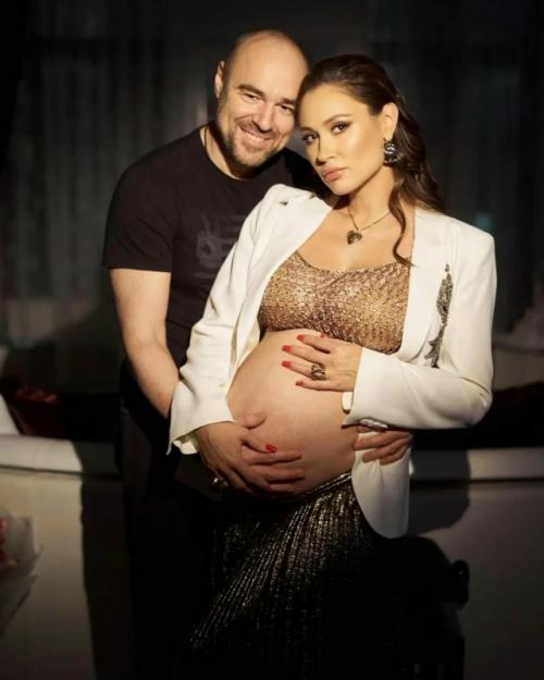 Недавно Айза лилуна - ай сделала очень откровенное заявление, назвав романа товстика и Полину Диброву Убогой Парочкой. 04