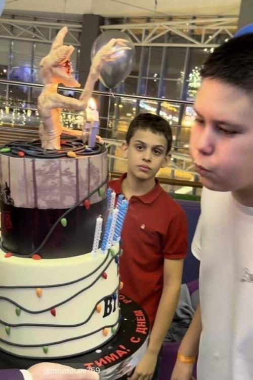 Недавно Агата муцениеце устроила тёплый и душевный день рождения для сына Тимофея - настоящий праздник для всей семьи! 03