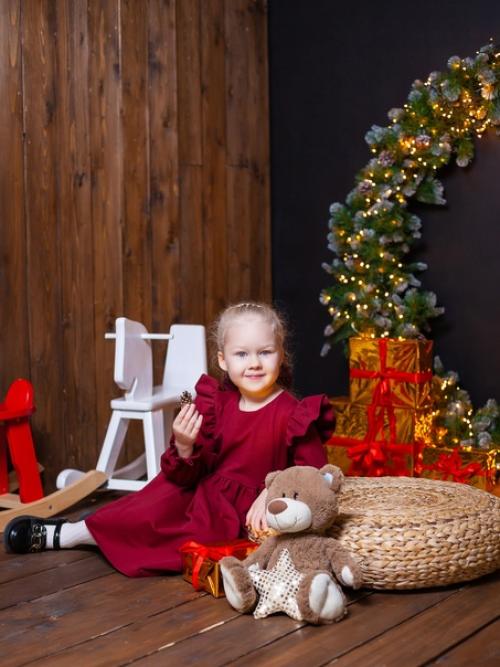 Лучшие прически для новогодней фотосессии, пожалуй, самая популярная укладка на новогодних фото - локоны. 04