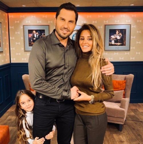 Нет, рева не женился на другой. 04