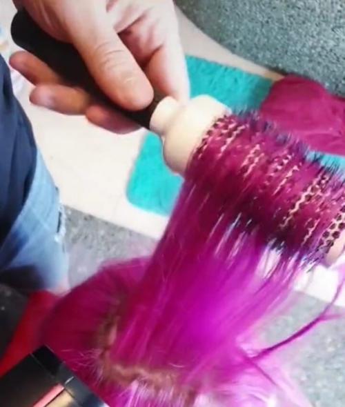 Папа решил сделать доченьке подарок втихаря от мамы. 01