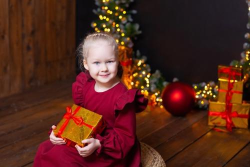 Лучшие прически для новогодней фотосессии, пожалуй, самая популярная укладка на новогодних фото - локоны. 05