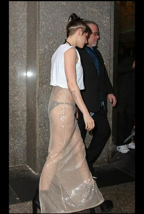 Кристен стюарт сверкнула трусами. 02