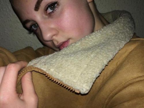 Школьница свои волосы для больных раком детей остригла. 04