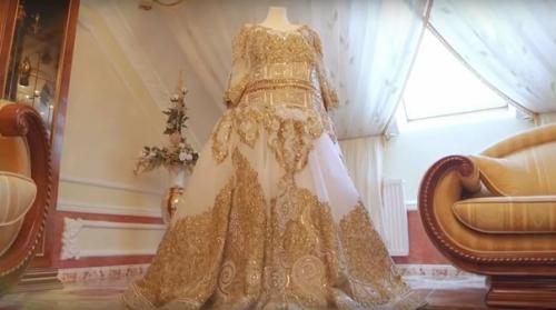 Свадьба цыган: 19-летняя невеста в платье за 12 миллионов. 01