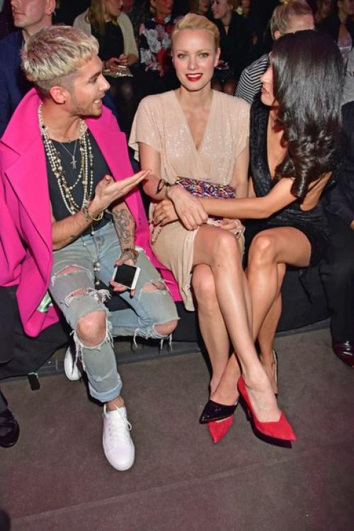 Наконец - то можно рассмотреть новую причёску Билла вблизи и со всех сторон. 04