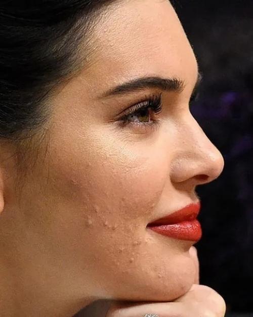 Фотосессия vs реальность: как на самом деле выглядят звезды вблизи. 01