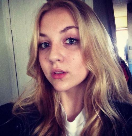 Школьница свои волосы для больных раком детей остригла. 02