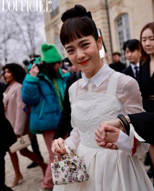 Нетизены в восторге от джису из Blackpink в образе Одри Хепберн. 02