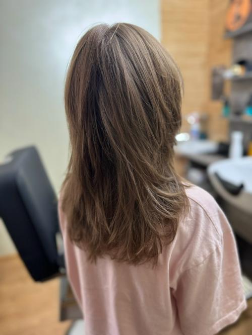 Стрижка Wolf Cut - одна из самых модных стрижек этого сезона. 01