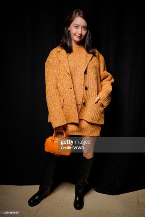 Theqoo фотографии юны от Getty Images с показа MIU MIU S/S 2024. 01