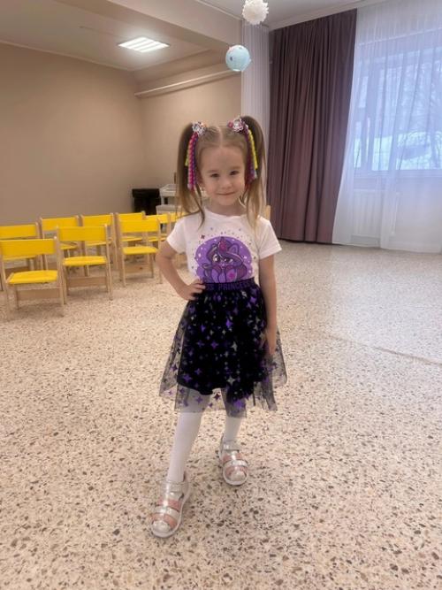 Так смотрятся бантики спиральки на прическах девочек, еще больше фото в прикрепленном альбоме с отзывами. 05