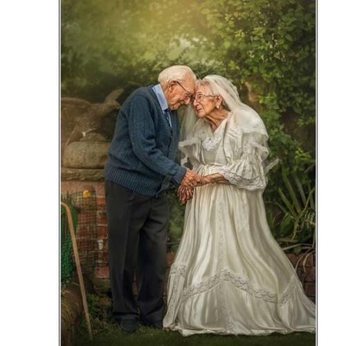 Фотограф устроил фотосессию для супругов, которые вместе 72 года, чтобы показать, как выглядит настоящая любовь. 02