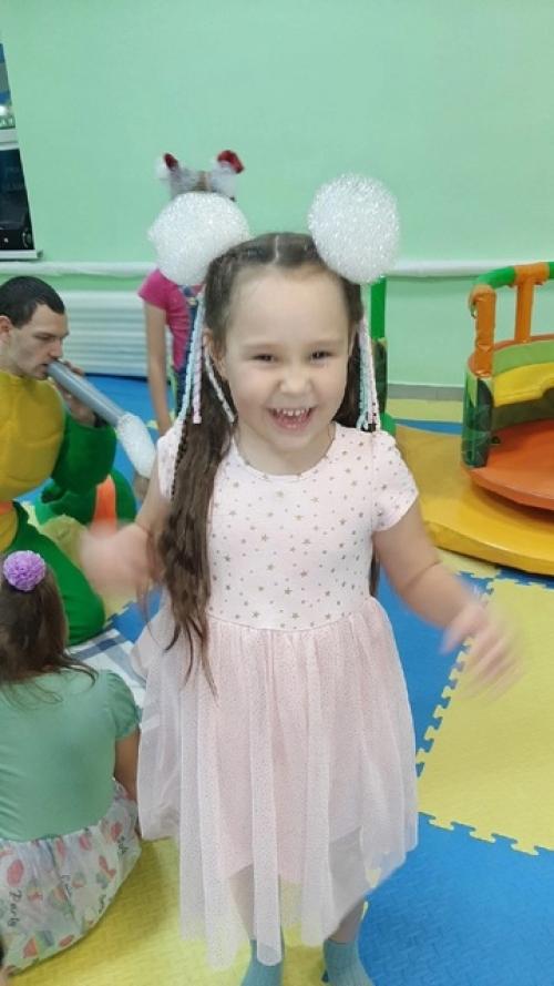 Так смотрятся бантики спиральки на прическах девочек, еще больше фото в прикрепленном альбоме с отзывами. 02