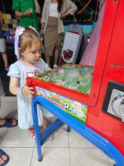 Так смотрятся бантики спиральки на прическах девочек, еще больше фото в прикрепленном альбоме с отзывами. 03