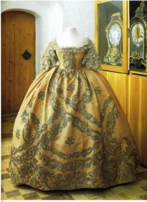 Елизавета Петровна - первая Щеголиха империи. 06