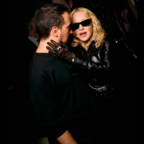 Мадонна на показе Yves Saint Laurent. 03 Мадонна на показе Yves Saint Laurent. 03