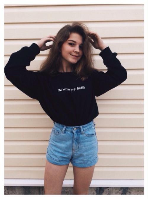 Поясни.  На 1 фото показалось, что у тебя половые губы около ебла. 02