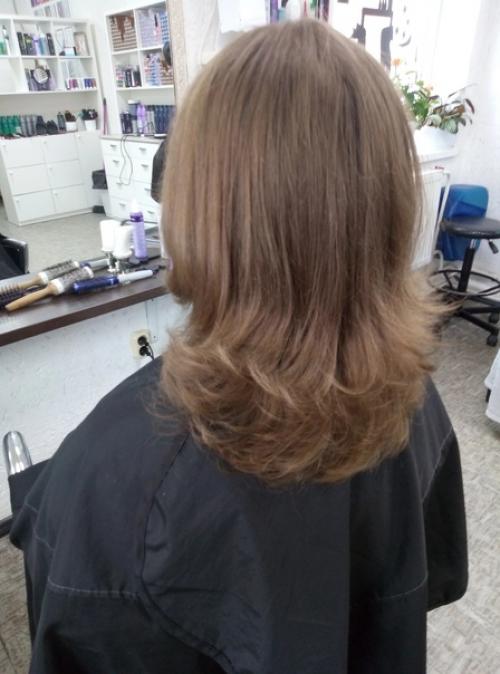 Красивая, модная, современная и, конечно, актуальная в 2023 году - все эти эпитеты можно отнести к стрижке каскад. 01