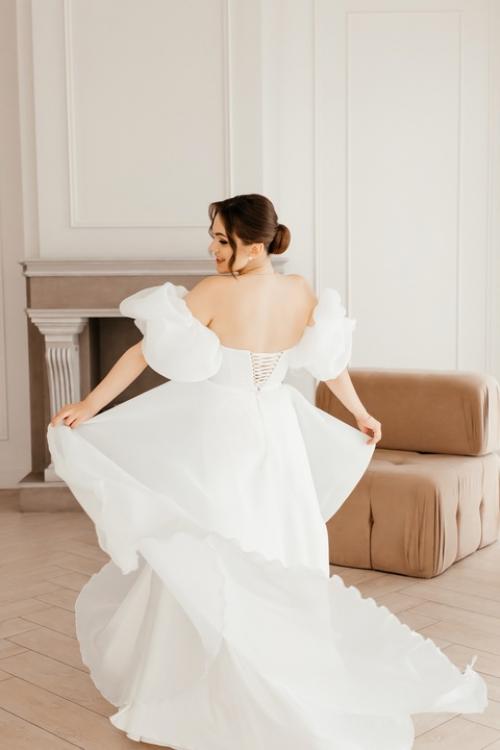 Это была моя самая большая свадьба в этом сезоне, я собрала 7 человек. 02