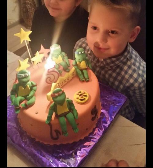 Вырос малыш - сынишка, семилетний парнишка с модной стрижкой! 03