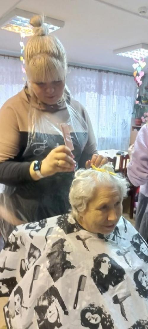 Учебный центр Псков посетили наших проживающих, сделали им модные стрижки. 04